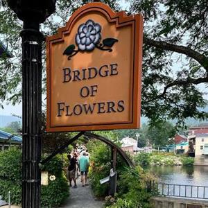 Bridge of Flowers